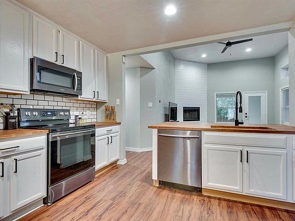5th image of 8808 Holliday Ln