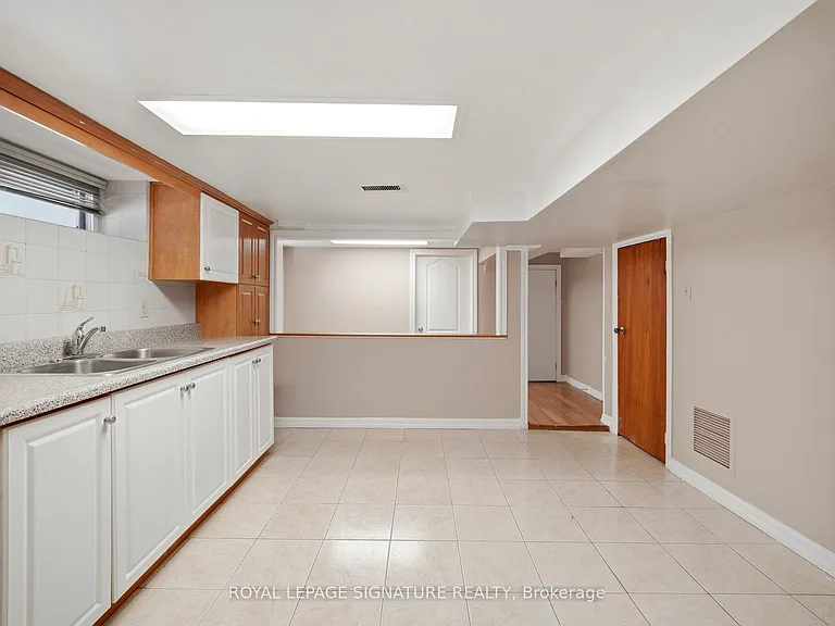 2000 Dufferin St #2 — Photo 14