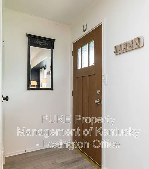 321 Mockingbird Ln — Photo 3
