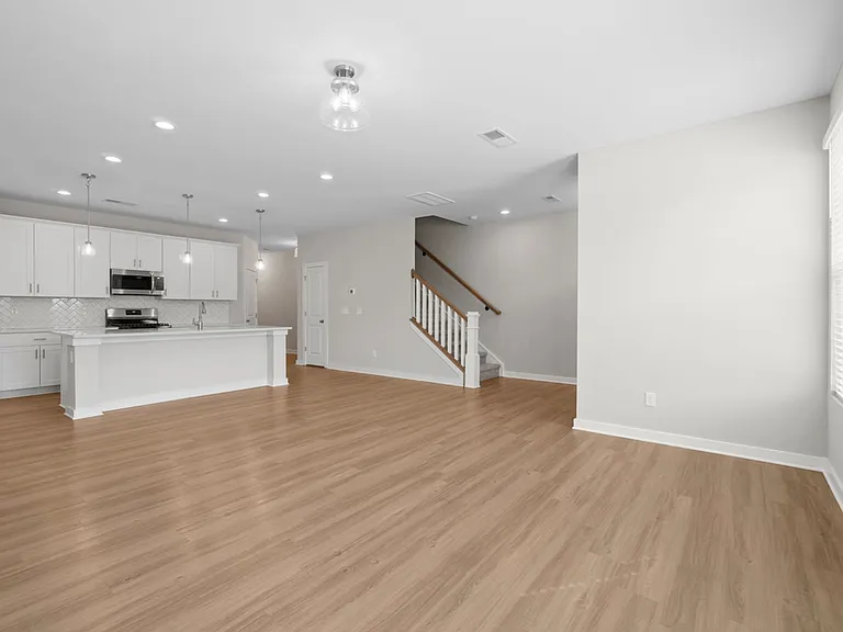 808 Lew St — Photo 7