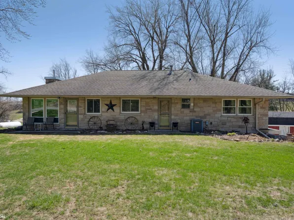 2712 Rockton Dr, Marshalltown, IA 50158