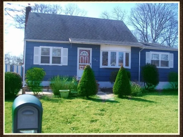 184 Robinwood Dr, Shirley, NY 11967