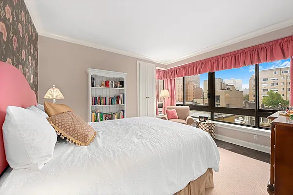 Sold by Douglas Elliman | media 14