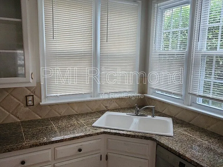 6004 Manor Park Ter — Photo 13