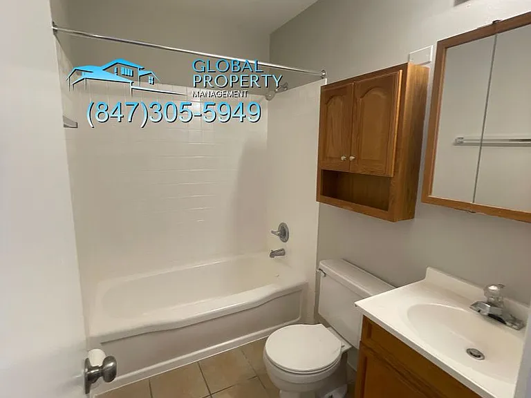 267 E Grand Ave — Photo 18