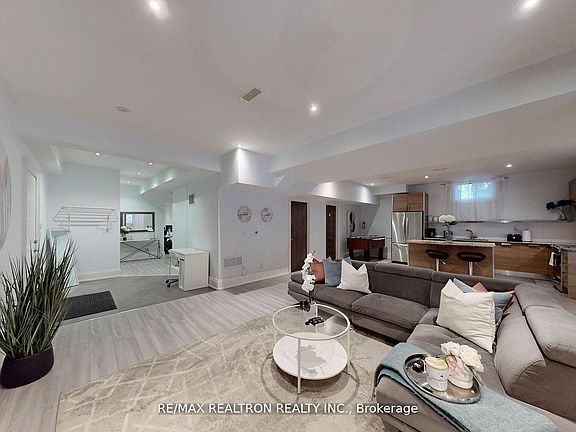 3rd image of 44 Tefley Rd #Basement