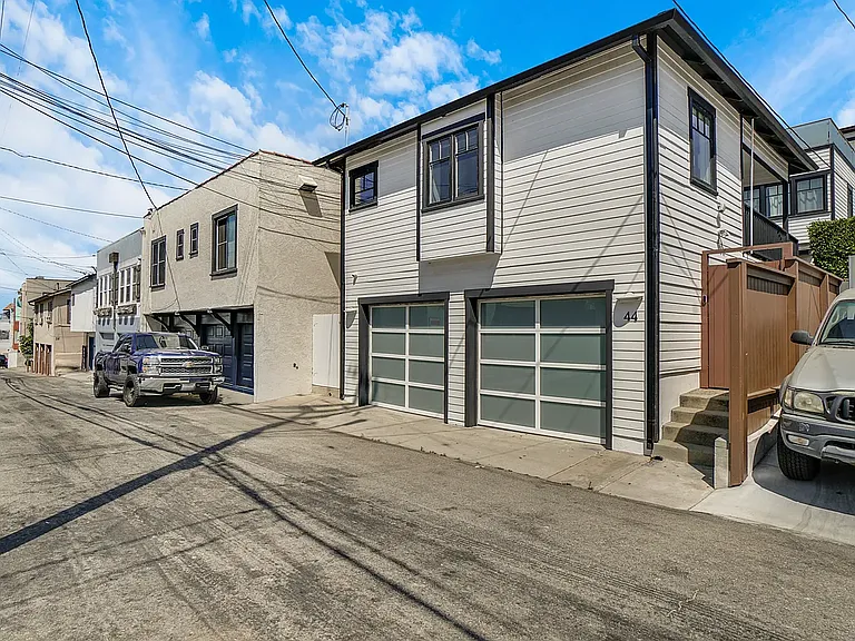 44 Sunset Ave — Photo 56