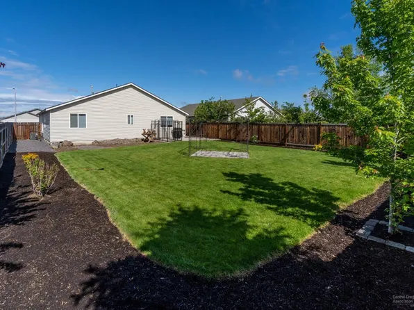 2940 NW 9th Ln, Redmond, OR 97756