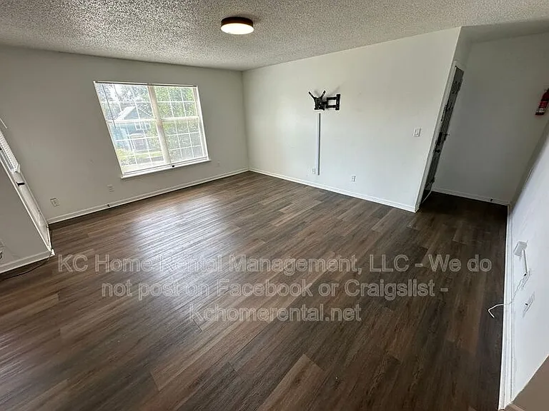 300 Osage St #B — Photo 6
