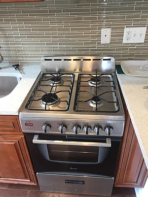 Rented by Metroline Realty | media 34