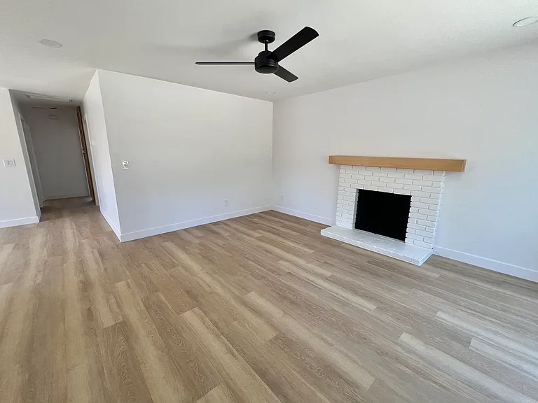 1327 Tanglewood Dr — Photo 5