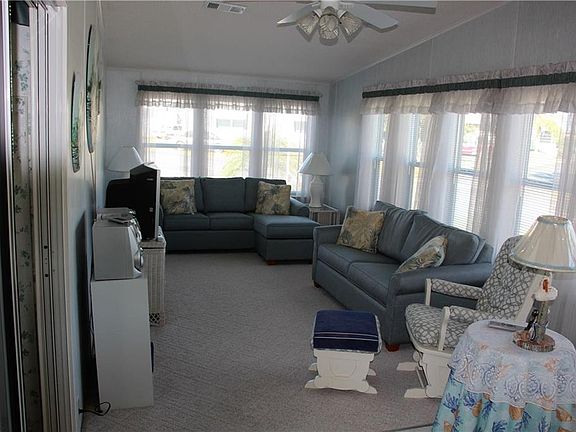 3rd image of 250 Candlewood Dr