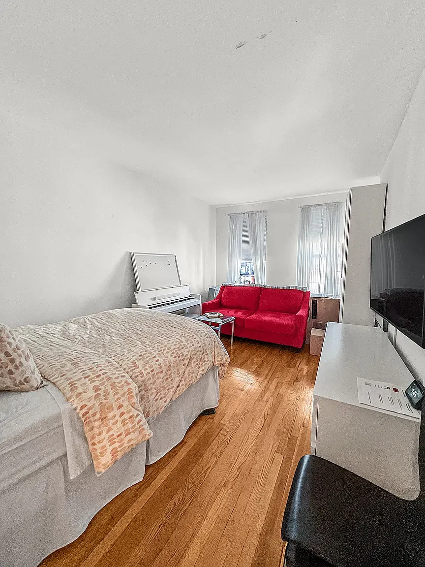 207 East 15th Street — Photo 1