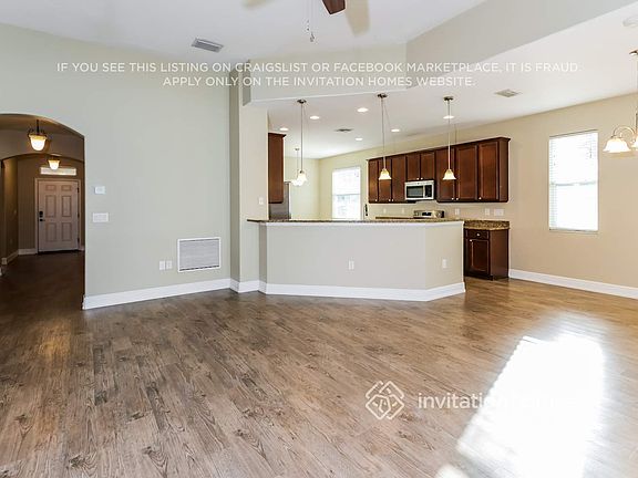 3rd image of 2141 Bridgeport Cir