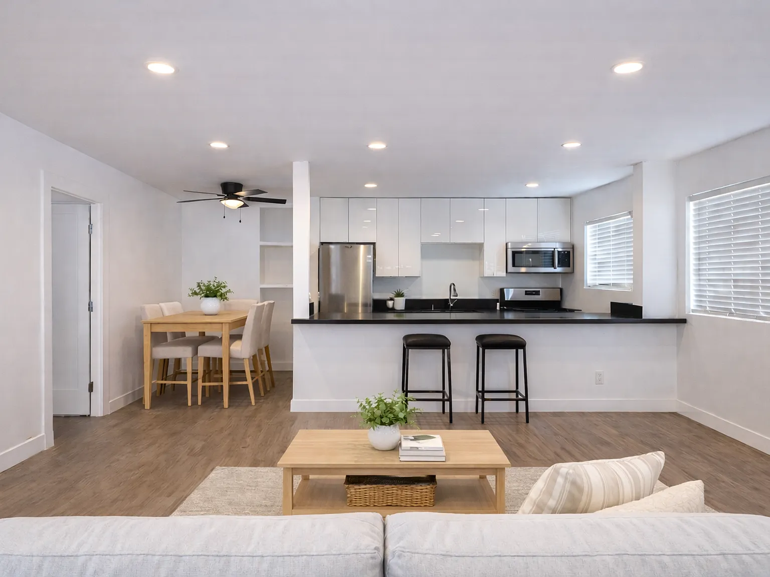 6556 Lamirada Ave — Photo 3