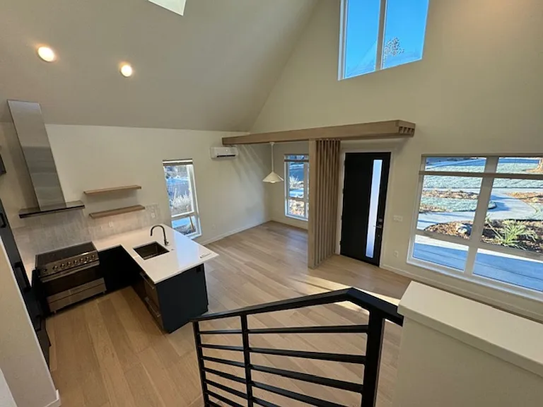 3270 NW Celilo Ln — Photo 10