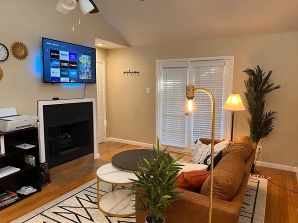 7525 Holly Hill Dr APT 22, Dallas, TX 75231