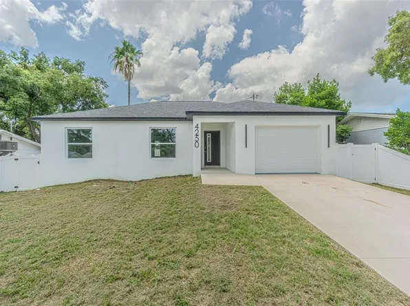 4250 Oak Bluff Ave, Holiday, FL 34691