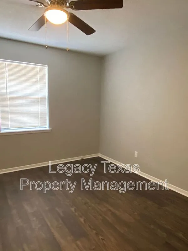 2 bed, 1.0 bath, 861 sqft, $1,225 — Photo 4