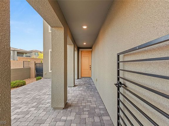 3rd image of 389 Red Feather Peak Ct