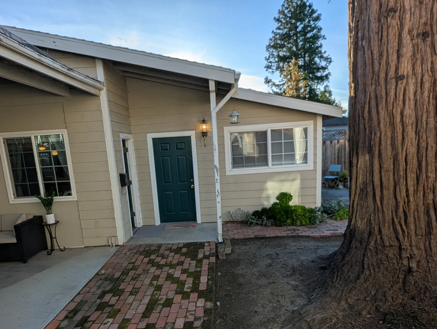 1419 Rosalia Ave photo 1