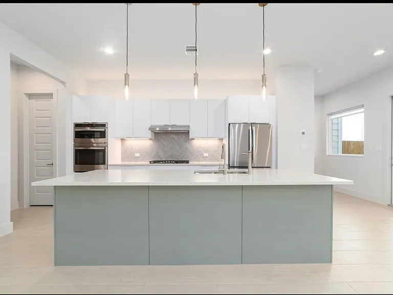 3007 Ventas Dr — Photo 2
