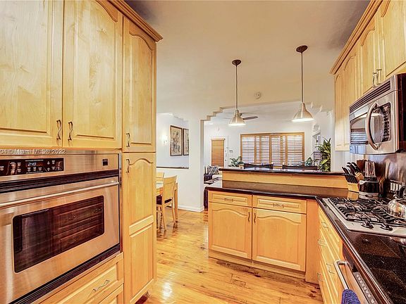 4th image of 1325 Meridian Ave APT 11