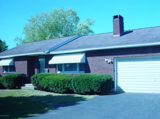 106 Warren Ln, Brodheadsville, PA 18322