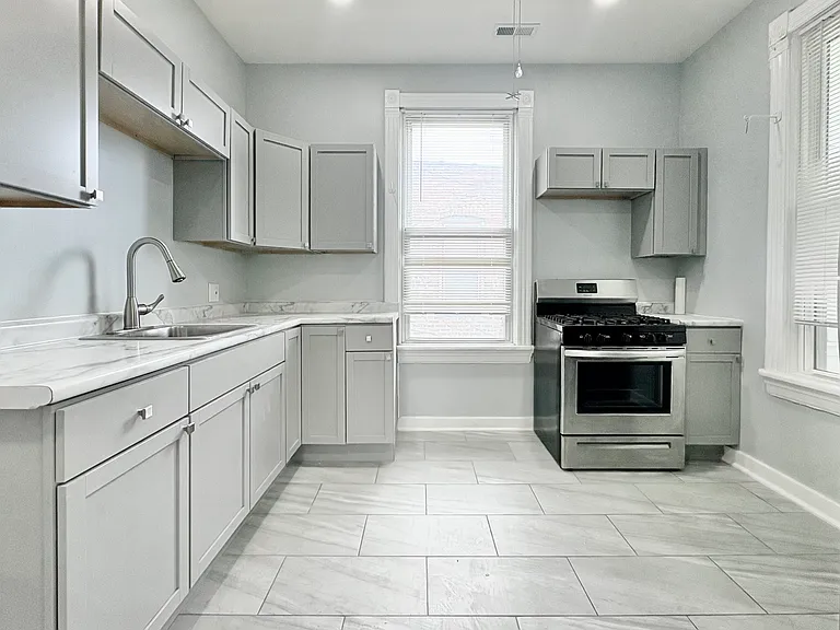 1056 N Central Ave #2 — Photo 2