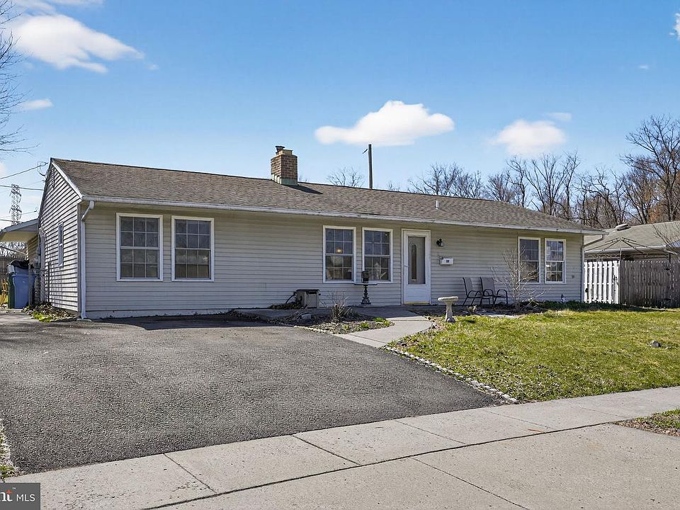 1st image of 103 Daffodil Ln