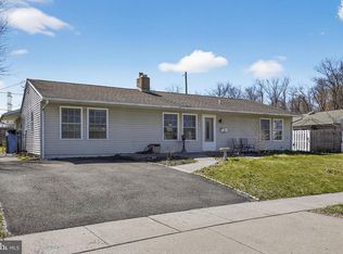 103 Daffodil Ln, Levittown, PA 19055