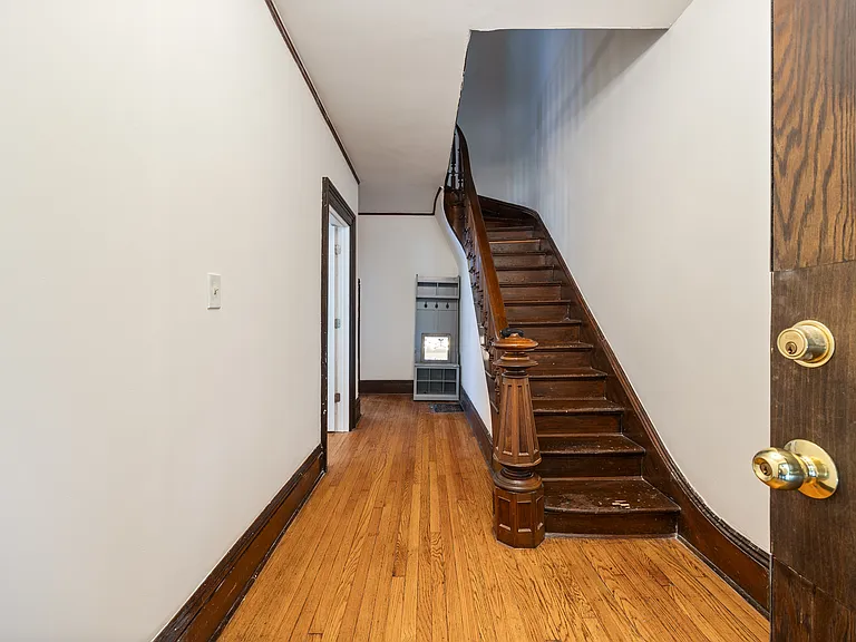 1906 Orrington Ave — Photo 30