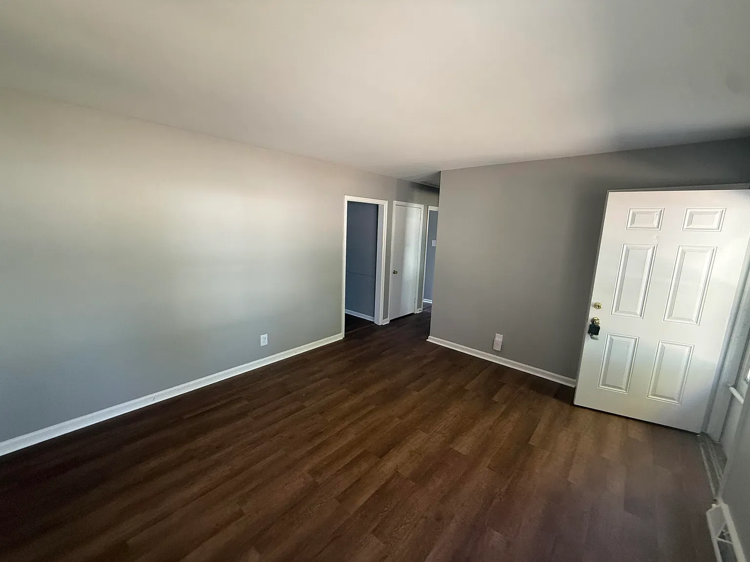 3 bed, 1.0 bath, 2052 sqft, $1,795 — Photo 2