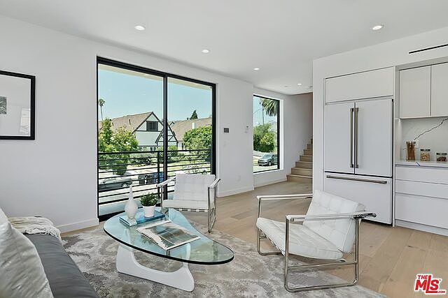 1st image of 836 N Poinsettia Pl