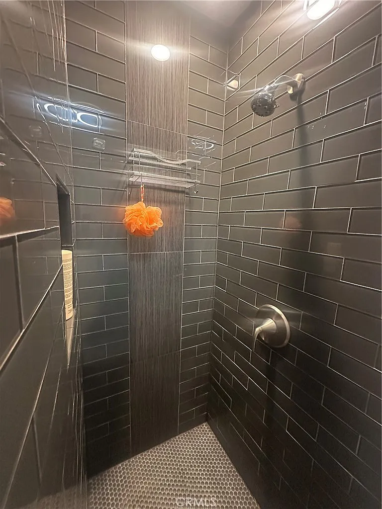 1 bed, 701 sqft, $2,200 — Photo 3