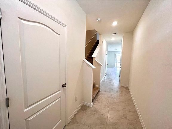 5th image of 1097 Blue Jay Dr
