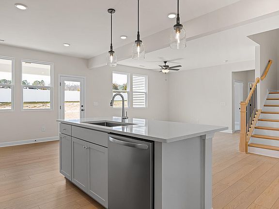 4th image of 316 Longleaf Gln