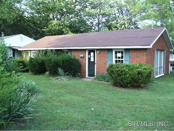 112 Stephenson Ave photo 1