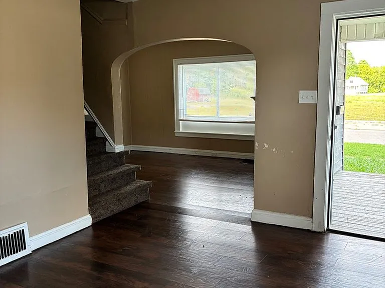 1703 Oakdale Ave — Photo 6