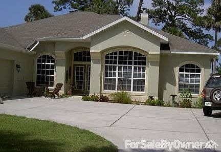 Front home : Lots of light.