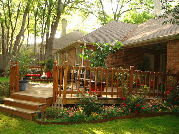 Spacious back deck