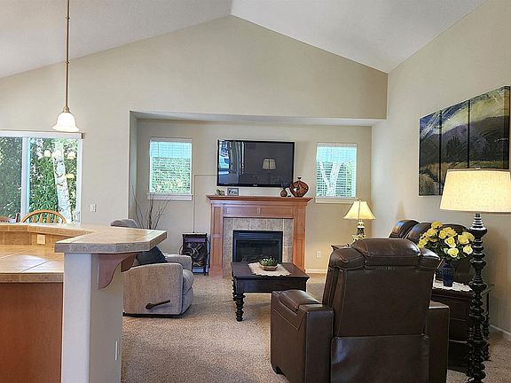3rd image of 2577 Ian Ave NW