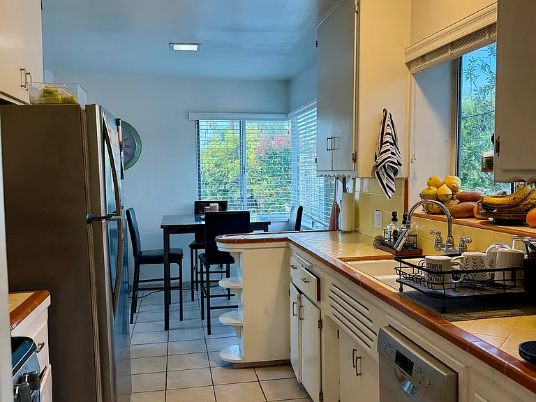 204 Termino Ave #B — Photo 9