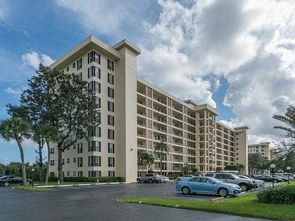 3rd image of 3250 N Palm Aire Dr APT 604