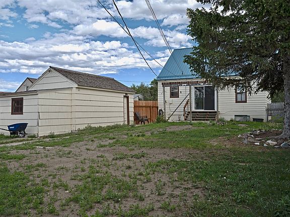 3rd image of 126 9th Ave SE