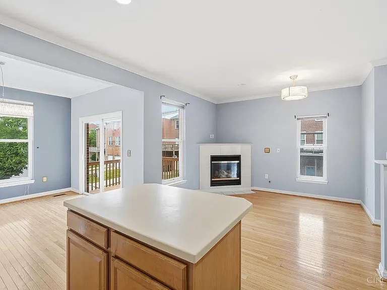 710 W Court St — Photo 6