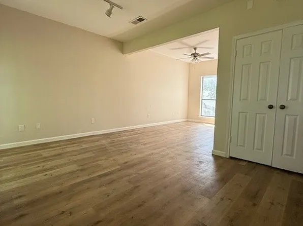 7126 Holly Hill Dr APT 210, Dallas, TX 75231