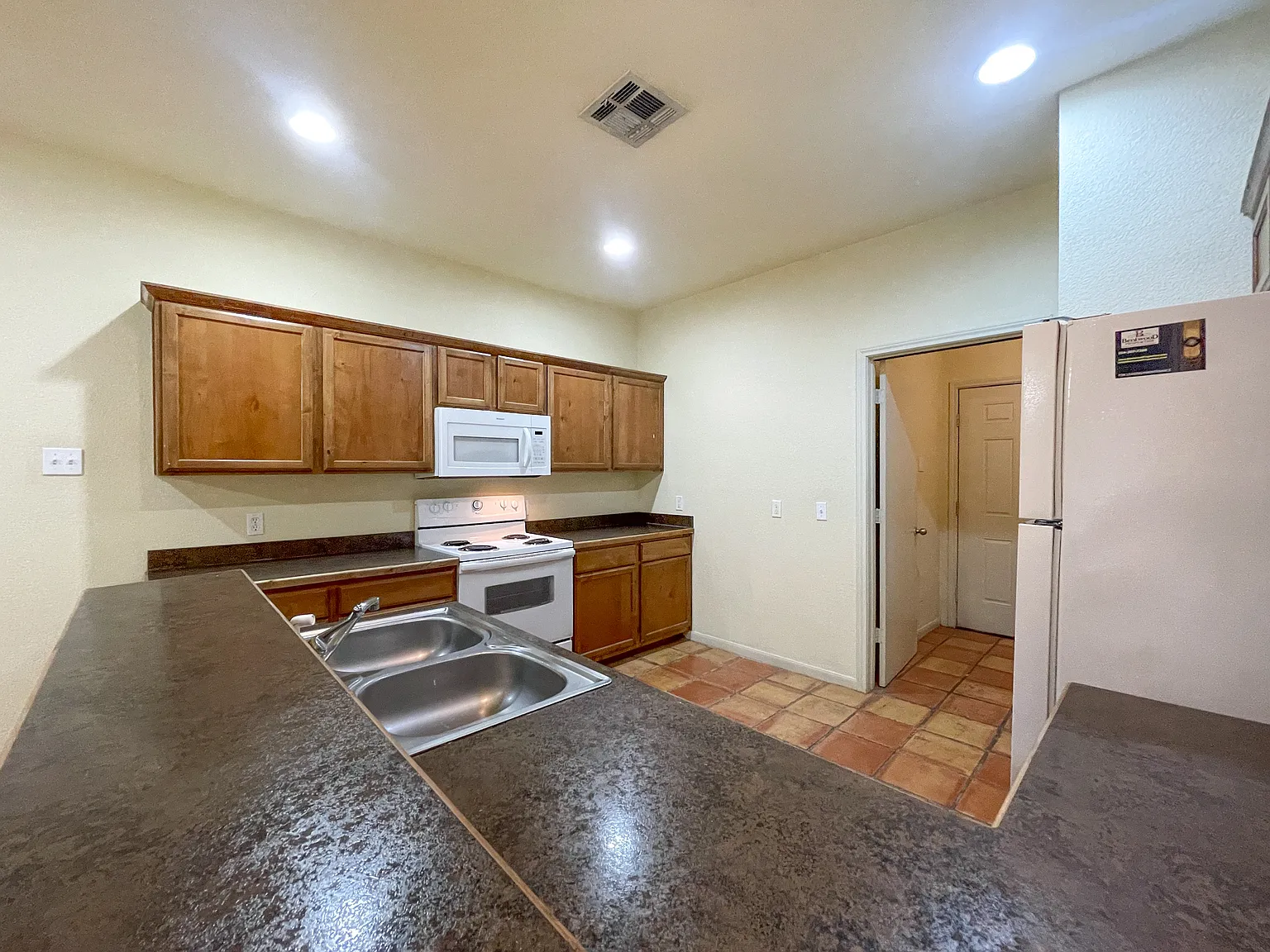 2 bed, $1,200 — Photo 4