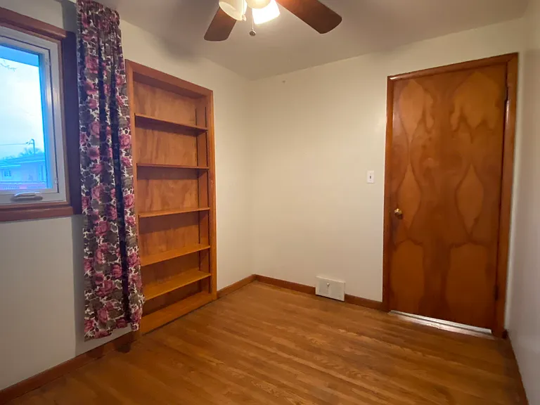 Den. Interior viewpoint.