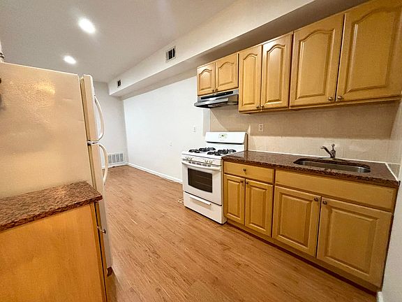 4th image of 30 Driggs Ave APT 2r